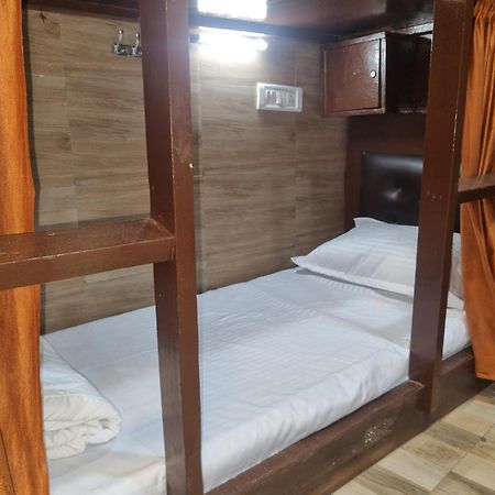 Unibed Dormitory Mumbai Bagian luar foto