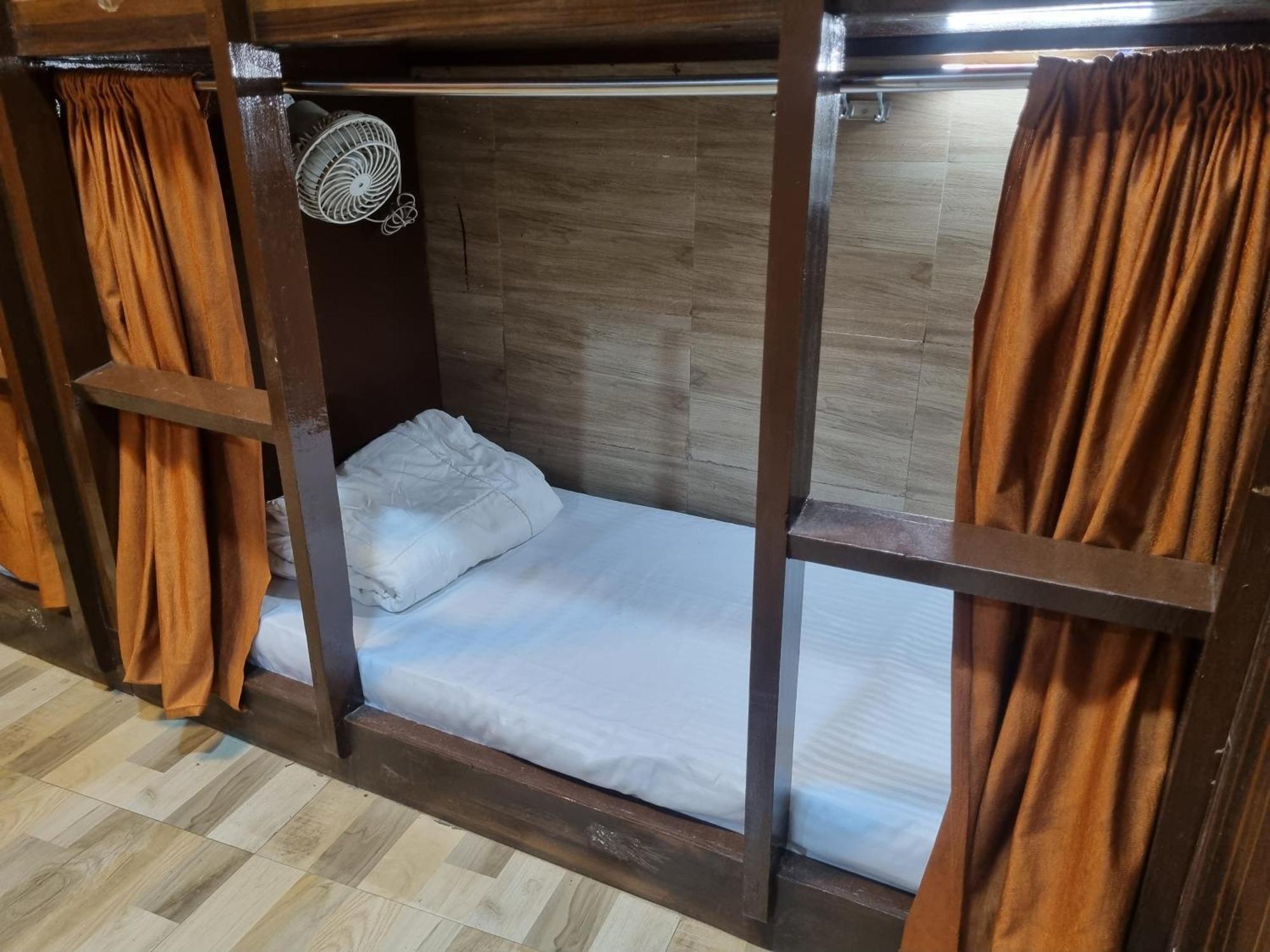 Unibed Dormitory Mumbai Bagian luar foto