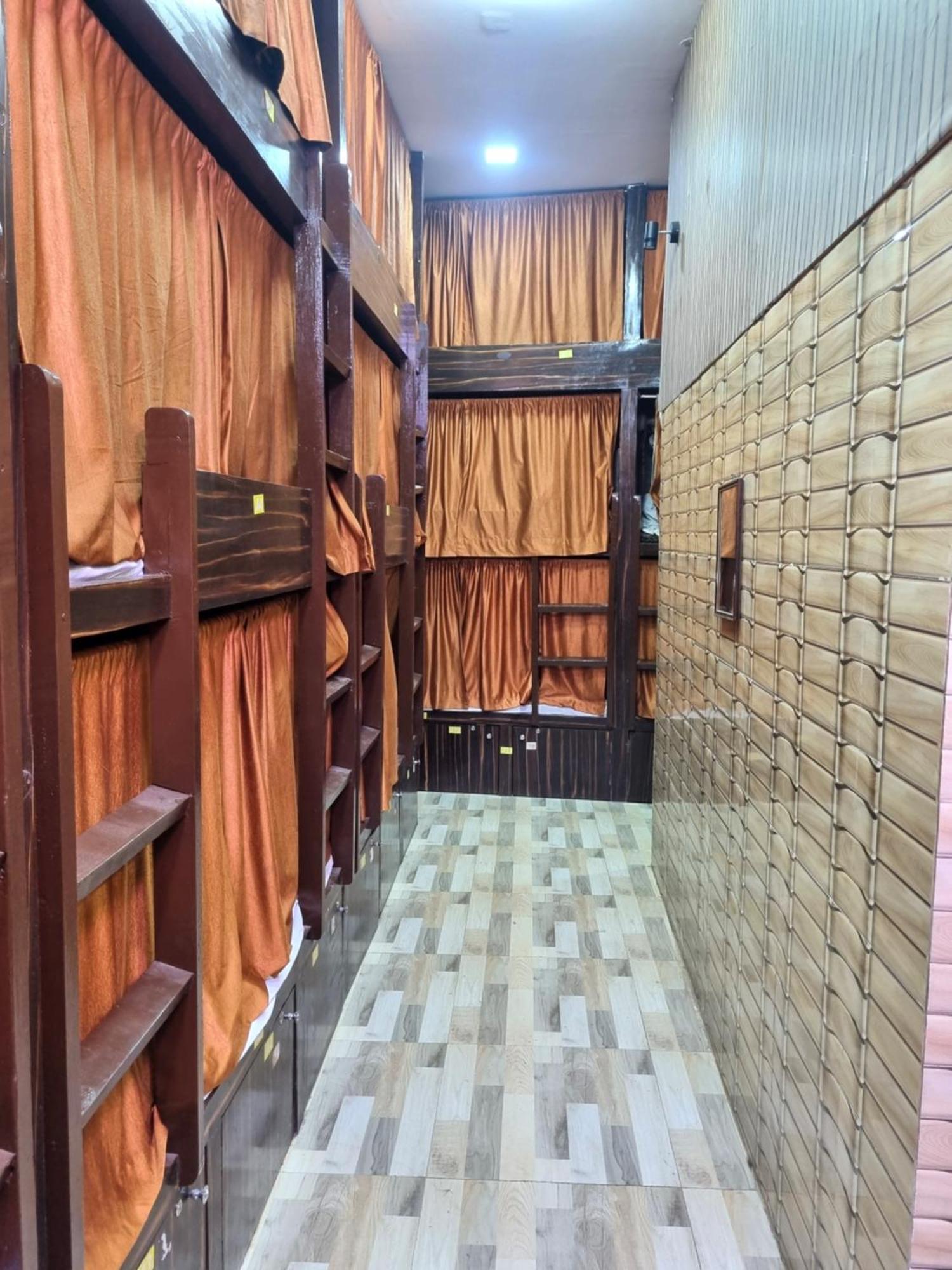 Unibed Dormitory Mumbai Bagian luar foto
