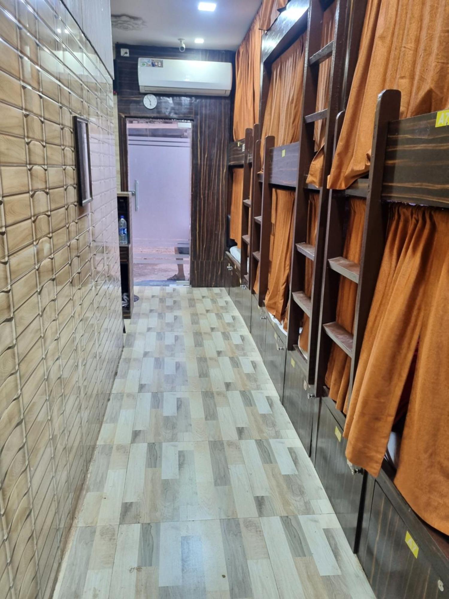 Unibed Dormitory Mumbai Bagian luar foto